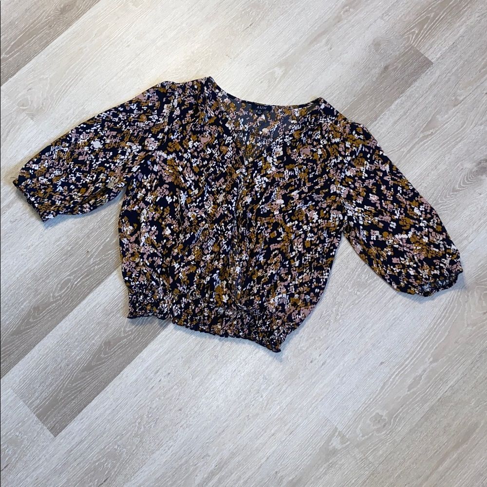 NWT AUW Floral 3/4 Sleeve Plunging Wrap Top